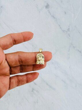 10K Gold Jesus Divine Face Pendant – Small Religious - Divino rostro